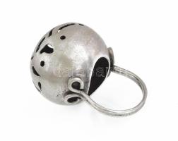 Ezüst (Ag) gömb formájú gyűrű, áttört díszítéssel, jelzett, nettó: 9g