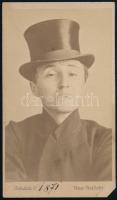 1871 Kassai Vidor (1840-1928) színművész vizitkártya fotó Ciehulski marosvásárhelyi műterméből verzóján a műterem képével. Újságban megjelent fotó