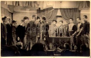 1935 Szabadkai diák c. előadás jelenete a színészekkel / Hungarian theatre play with actors and actr...