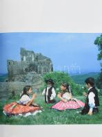 Sztrémi Zsuzsanna szerk.: Hollókő. A világörökség. h.n., 2002, Hollókőért Közalapítvány, kartonált p...