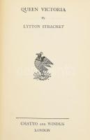 Lytton Strachey: Queen Victoria. London, 1931, Chatto and Windus. Kiadói egészvászon kötés, angol nyelven.