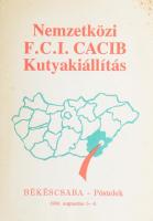 1989 Békéscsaba, Nemzetközi F.C.I. CACIB Kutyakiállítás mappája, benne kitöltött nevezési lap, német nyelvű program/tájékoztató, stb. Kissé foltos papírmappában.