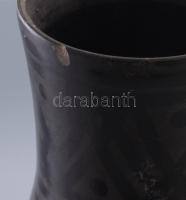 Madaras padlóváza. Korond XX. sz. közepe Mázas kerámia, száján két lepattanással 48 cm
