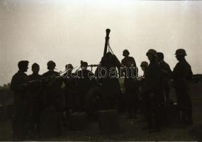 cca 1941 10 db II. világháborús mozgalmas katonai fotó negatív. 9x6 cmn