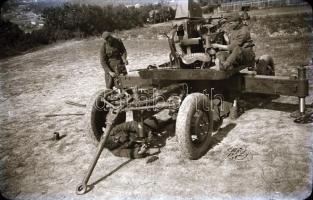 cca 1941 9+1db II. világháborús mozgalmas katonai fotó negatív. 9x6 cm