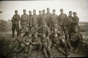 cca 1940 11 db II. világháborús mozgalmas katonai fotó negatív. 9x6 cmn