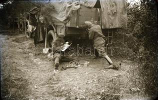 cca 1940 11 db II. világháborús mozgalmas katonai fotó negatív. 9x6 cmn