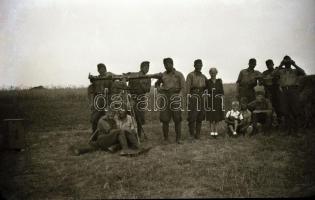 cca 1940 10 db II. világháborús mozgalmas katonai fotó negatív. 9x6 cmn