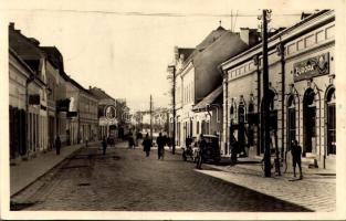 1945 Csíkszereda, Miercurea Ciuc; utca, Europa étterem és szálloda, illatszertár - Hátoldalon "Nem kereste. Non réclamé" / street, hotel and restaurant, perfume shop, automobile