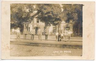 1930 Ópálos, Ó-Pálos, Ópaulis, Paulis (Arad-Hegyalja); vasútállomás vasutasokkal / railway station with railwaymen. photo (fl)