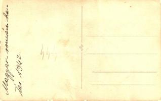 1942 Erdély, Második világháborús magyar katonák a magyar-román határon a drótkerítés előtt / WWI Hu...