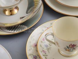 6 darab porcelán reggeliző szett: csésze alátéttel és desszertes tányér. Jelzett, kopással, közte ri...