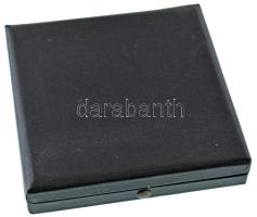 Ligeti Erika (1934-) 1971. "Magyar Drámák Hete" bronz emlékérem, dísztokban (80mm) T:AU fú...