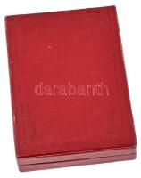 ~1950. "Sztahanovista" zománcozott fém kitüntetés tokban, miniatűrrel T:XF