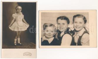 21 db RÉGI motívum képeslap és fotó vegyes minőségben: gyerekek / 21 pre-1945 motive postcards and p...