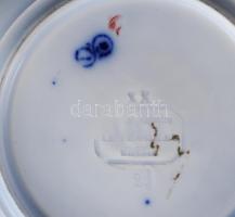 Nowotny Altrohlau falitányér pár. Többszínű máz alatti festéssel, cca 19. sz. második fele, jelzett,...