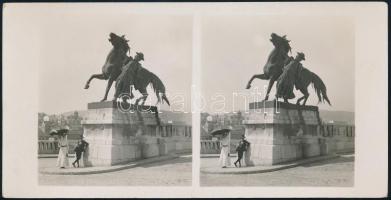 cca 1900 Budapest, Vár, lovát fékező csikós szobra sztereofotó 18x9 cm