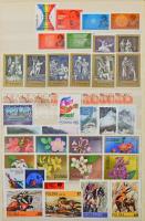 Modern lengyel gyűjtemény döntően postatiszta, kevés pecsételt, 16 lapos A4 berakóban, hátul kevés p...