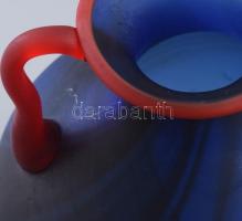 Antik kéküveg váza, vörösüveg fülekkel, anyagában színezett savmaratott üveg, jelzés nélkül, m: 20 c...