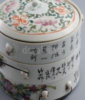 Antik kínai háromrészes porcelán ételhordó, festett növényi- és állatmintákkal, alsó rész jelzett. L...