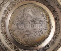 Famille rose díszítésű 6 darab csésze, klasszikus kínai stílusú szerelékben és alátéttel, jelzett, d...