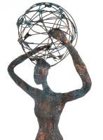 Gérné Mezősi Aranka: Atlasz. 2018. Vegyes technika, fa talapzaton, jelzett, m: 41 cm