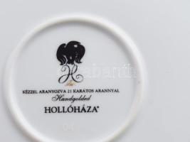 Hollóházi Szász Endre által tervezett dekorral díszített porcelán tányér. Matricás, jelzett, 21 kará...