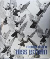 Tasnádi Attila: Kiss István. DEDIKÁLT! Bp.,1982,Képzőművészeti Alap. Fekete-fehér fotókkal illusztrált. Plusz fotóval a művészről! Kiadói egészvászon-kötés, kiadói papír védőborítóban.