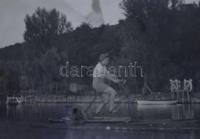 1944-1951 Vegyes fotónegatív tétel, kb. 50-60 db, családi fotók, életképek, nagyrészt az 1944. évből...