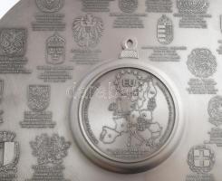 cca 2004, Európai Unio ón emléktányér, certifikátokkal, díszdobozban, d: 28 cm