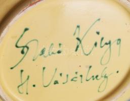 Szabó Kinga: Hódmezővásárhelyi dísztál, mázas kerámia, jelzett, alján kis lepattanással, d: 29 cm, m...