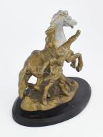 Lovát fékező csikós. Alumínium szobor, fa alapon 28x27 cm