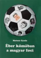 Matusz Gyula: Éber kómában a magyar foci. A szerző által DEDIKÁLT! H.n., 2014, szerzői, 147 p. Kiadói papírkötés.