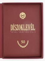 1966 Aranyoklevél. A Magyar Testnevelési Főiskola díszoklevele testnevelő tanár részére. Díszdobozban