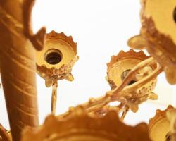 Nagyméretű templomi sokágú aranyszínű gyertyatartó, 1 elvált darabbal, újrafestett, kétfelé szedhető...