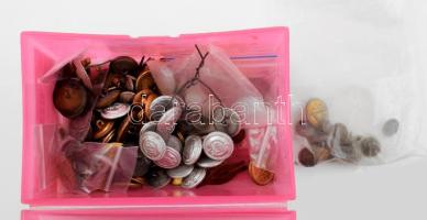 Vegyes katonai és vasutas gomb tétel: szocialista korszak nagyrészt