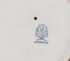 Herendi malacot fogó lány. Jelzett, kézzel festett, hibátlan, 13,5x9 cm