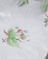 Herendi hecsedli mintás levél alakú kínáló. 2. oszt. jelzéssel, 24x19 cm