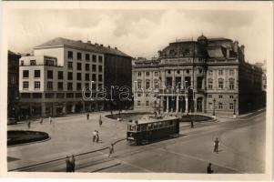 Pozsony, Pressburg, Bratislava; Mestské Divadlo, Dunajska Banka / Városi színház, villamos, üzletek, rendőr / tram, theatre, shops, policeman (Rb)