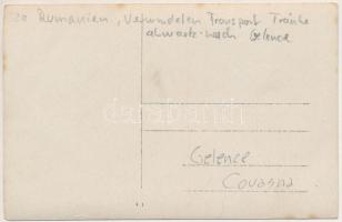 Gelence, Ghelinta; Verwundeten Transport Train abwartz nach Gelence / sebesülteket szállító trén Gel...