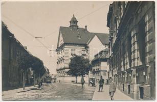 Nagyszeben, Hermannstadt, Sibiu; Strada Pintenului / Sporer Gasse / utca, villamos / street view, tram