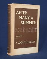 Huxley, Aldous:  After Many A Summer. [A Novel.] London, 1939. Chatto and Windus (Printed by T. and A. Constable Ltd., Edinburgh). [6] + 314 p. Első kiadás. Aldous Huxley (1894-1963) brit író jelentős angliai könyvsikerei után 1937-ben költözött Kaliforniába. Új, az amerikai felső tízezer tékozlását, az amerikai életmódot és ifjúságkultuszát szatíra alá vonó, filozofikus kitérőkkel, az élet mesterséges meghosszabbítása témájában írott regénye magyarul ,,És múlnak az évek" címmel jelent meg, 1941-ben a Franklin-Társulat ,,Külföldi regényírók" sorozatában. A fedőborítón belső fülén a könyv után fizetendő extra háborús költséget tanúsító könyvjegy. Aranyozott gerincű kiadói egészvászon kötésben, enyhén sérült kiadói védőborítóban, felül színes festésű lapszélekkel. Jó példány.