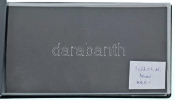 Kisalakú, műbőr bankjegyberakó, összesen 20 fólialappal, benne fekete elválasztó lapokkal, használt,...