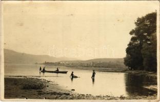 1931 Toplec, Csernahéviz, Toplet; fürdőzők és csónakázók a Cserna partján / Cerna riverside with bathers and rowing boat. photo (fl)