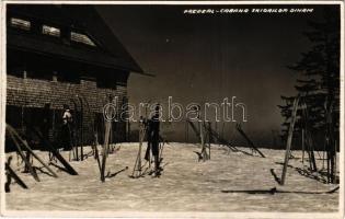 1940 Predeál, Predeal; Cabana skiorilor Diham / síelők menedékháza, téli sport / ski chalet, winter sport. photo