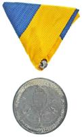 1941. "Délvidéki Emlékérem" Zn emlékérem eredeti mellszalagon. Szign.: BERÁN L. T:XF korró...