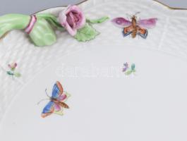 Herendi Viktória mintás kétfüles kínálótálca. 1943. Plasztikus rózsa díszítményekkel, 2 szirmon sérü...