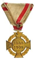 1908. "Katonai Jubileumi Kereszt" aranyozott bronz kitüntetés sérült mellszalagon T:VF Hun...