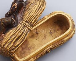 WS&S Wilhelm Schiller & Sohn ághalmon fekvő fiú figurális tárolóedény. cca 1880/90, jelzett,...