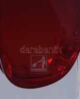 Kézzel készült vörösen festett négyoldalú hasábváza. Jelzett, kis kopással, m: 25 cm